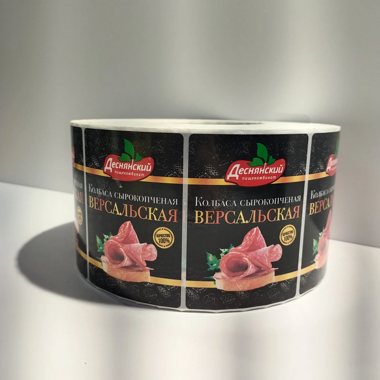 Рулон этикеток для мясной продукции — пример готовой печати